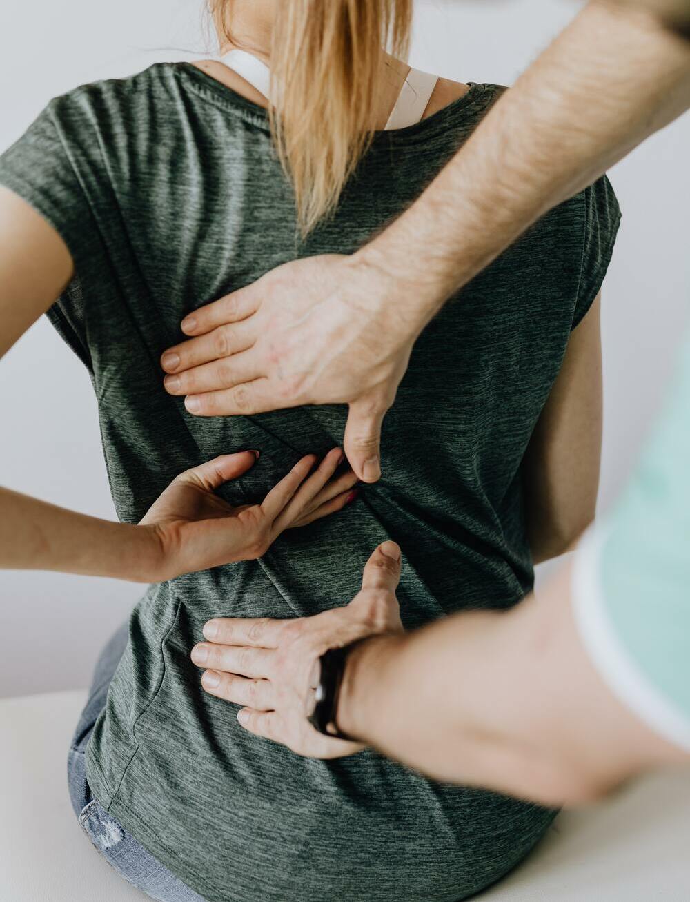 <span style="font-style: italic;">Остеохондроз, сколиоз, грыжи дисков, остеоартроз суставов конечностей, плоскостопие </span>